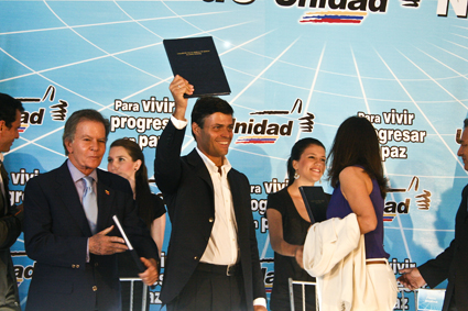 Leopoldo López en la firma de los lineamientos del Gobierno de la Unidad