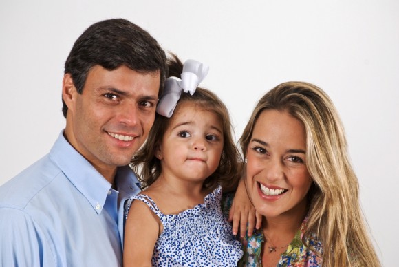 Leopoldo López junto a su esposa, Lilian Tintori, y su hija Manuela