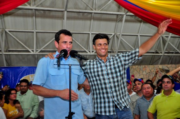 Leopoldo López junto al candidato a la Presidencia Henrique Capriles Radonski en la asamblea de Cantaura, estado Anzoátegui