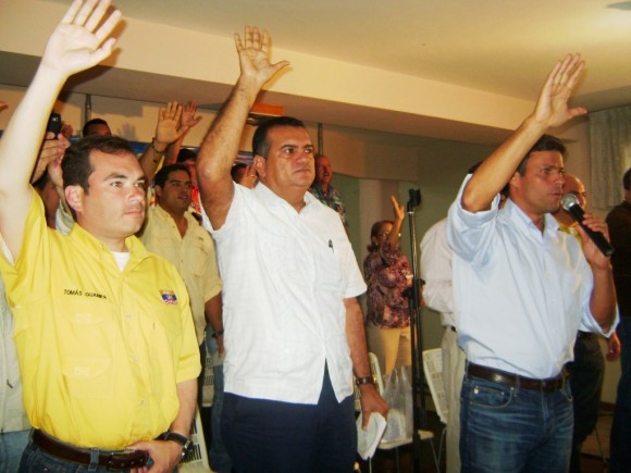 Leopoldo López junto a los Diputados Tomás Guanipa y Julio César Reyes