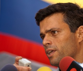 Apoyo Leopoldo a estudiantes